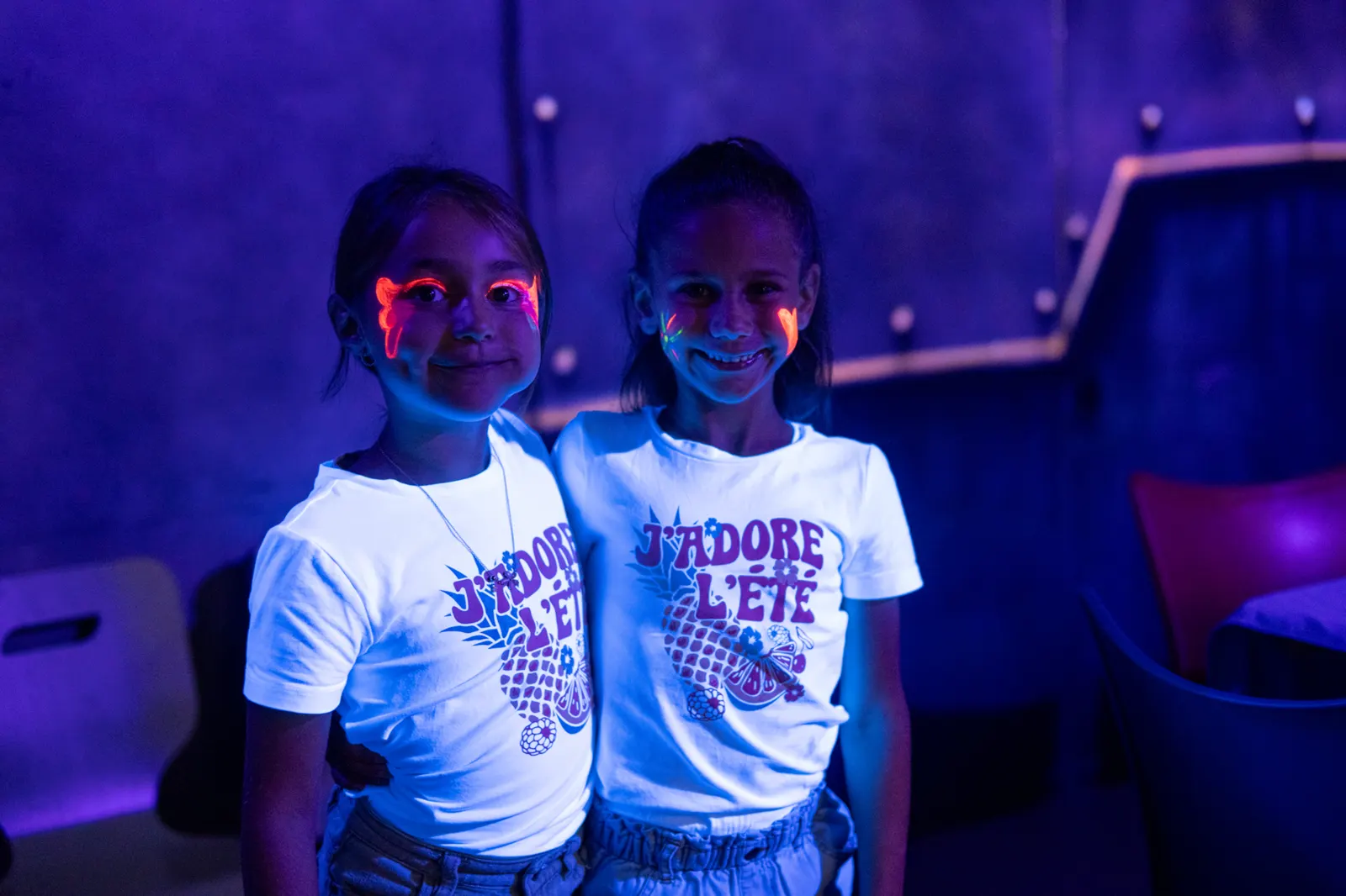 Ambiance festive extérieure pour illustrer le Festival Trad-Cajun à Drummondville